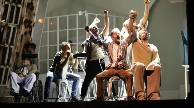 Bursa Büyükşehir Belediyesi şehir tiyatrosu oyunlarını öğretmenler için ücretsiz yaptı