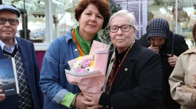 Sakarya'nın Karasu ilçesinde emekli öğretmen öğrencileriyle 50 yıl sonra buluştu