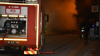 Samsun’da park halindeki otomobil yangında küle döndü