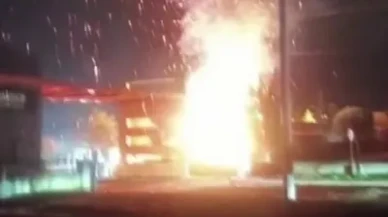 Sakarya'nın Kaynarca ilçesinde OSB girişindeki trafo patlayarak yangın çıktı