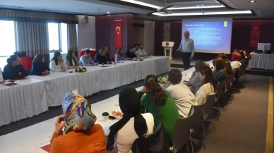 Prof. Dr. Haydar Sur sağlık çalışanlarına duygusal zeka ve etkili iletişim tekniklerini anlattı