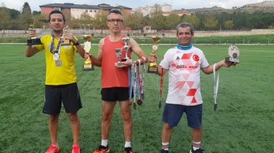 emekli polis Recep Adıgüzel deprem bölgesinde maratonlara koşuyor