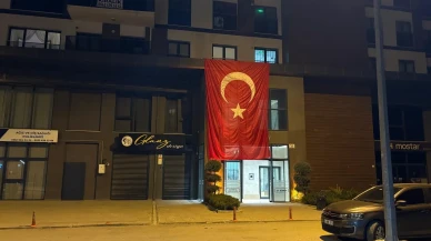 Kayseri'de düşen askeri uçaktaki şehitlerin ailelerine haber verildi ve evlerine bayrak asıldı