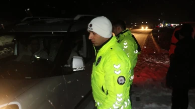 Erzincan'da kar ve tipi nedeniyle Sakaltutan, Kızıldağ ve Ahmediye geçitlerinde yol ulaşıma kapandı