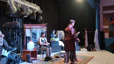 Aşkale’de "Mavi Kolye" oyunu tiyatro severlerle buluştu