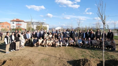 Bursa'nın İnegöl ilçesinde 572 fidan dikilerek 13 dönümlük koruluk alan oluşturuldu