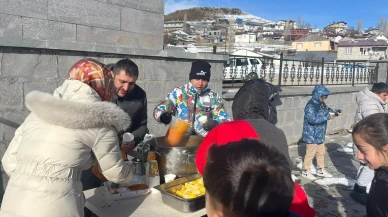 sarıkamış’ta genç yürekler donan umutları ısıttı