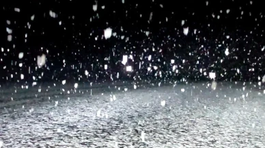 Ardahan’da kar yağışı nedeniyle ulaşımda aksamalar meydana geldi