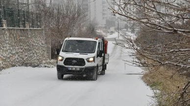 Yeşilyurt'ta karla mücadele çalışmaları aralıksız devam ediyor