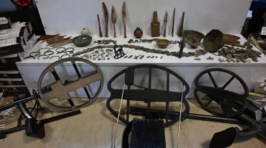 Muş'ta kaçakçılık operasyonunda 7 adrese baskın düzenlendi, silah ve tarihi eser ele geçirildi