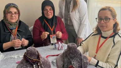 Trabzon'da 53 yaşında üniversite hayalini gerçekleştiren Emine Usta annesine vefa borcunu ödedi