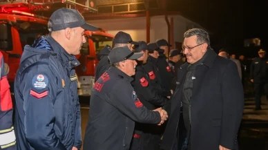 Trabzon’da yılbaşında görev yapan itfaiye ve TİSKİ personeli ziyaret edildi