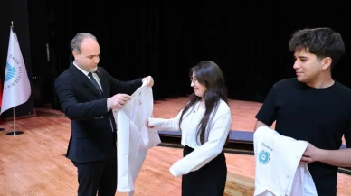 Niğde'de aşçılık öğrencileri beyaz önlüklerini giyme töreniyle mesleğe ilk adımı attı