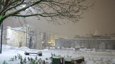 Sivas'ta tarihi kent meydanı kar altında kartpostallık görüntüler oluşturdu