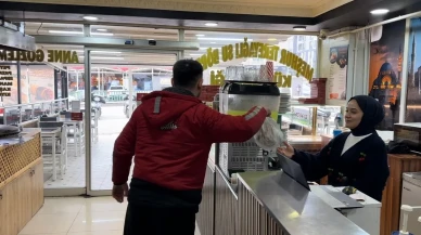 Karabük’te kurye heimlich manevrasıyla boğazına cisim kaçan çocuğu kurtardı