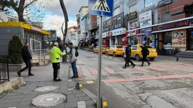 Bolu'da yayalara uygulamalı trafik eğitimi verildi