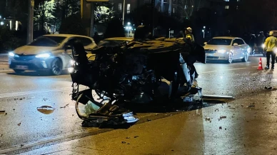 Konya'da kontrolden çıkıp ağaca çarpan otomobil alev aldı: 1'i ağır 2 yaralı