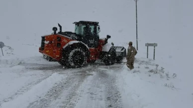 Ankara’da yoğun kar yağışı nedeniyle AFAD ve ilgili kurumlar 22 bin 813 personel çalışıyor