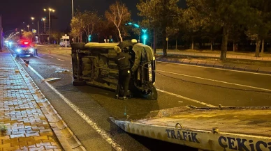 Kayseri'de önüne köpek çıkan araç yan yattı: 2 yaralı