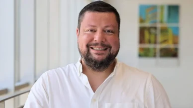 İzmir'de defne fidanları toprakla buluştu