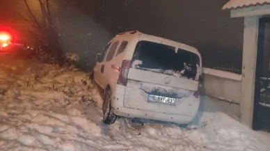 İnegöl’de kar yağışının etkisiyle kazada 3’ü çocuk 7 kişi yaralandı