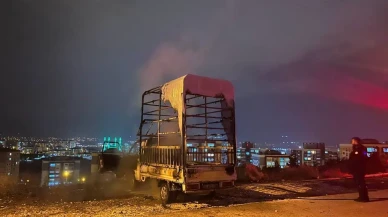 Niğde'de park halindeki kamyonette çıkan yangın itfaiye ekiplerince söndürüldü
