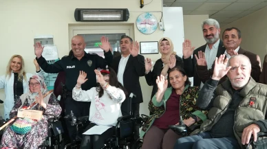 Ankara’da engelli bireylere akülü sandalye hediye edildi