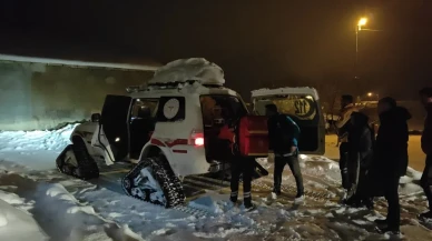 Muş’ta paletli ambulans nefes darlığı çeken öğretmeni dağları aşarak kurtardı