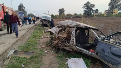 Hatay'da minibüsle çarpışan TOFAŞ marka otomobildeki 2 kişi yaralandı