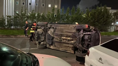 Tekirdağ'ın Çerkezköy ilçesinde alkollü sürücünün kontrolünden çıkan otomobil park halindeki araçlara çarpıp yandı