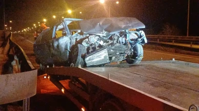 Çorum'da otomobil bariyerlere çarptı 1 kişi yaralandı