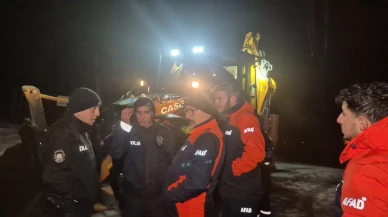 Bartın'da kiralık ev ararken ormanlık alana giren çift mahsur kaldı ve ekipler tarafından kurtarıldı