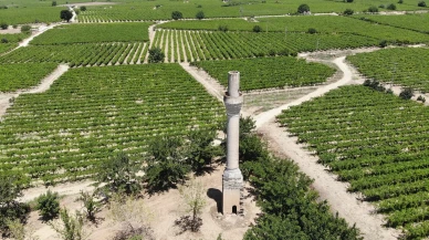Manisa'nın Sarıgöl ilçesinde 2 asırdır ayakta duran Kırık Minare zamana direniyor