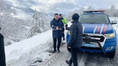 Türkeli Kaymakamı kar altında karla mücadele çalışmalarını denetledi