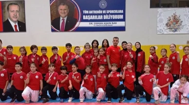 Kocaeli'de düzenlenen karate şampiyonasında Körfezli sporcular 23 madalya kazandı