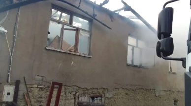 Burdur'un Kemer ilçesinde ev yangını itfaiye tarafından söndürüldü