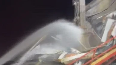 Hatay'da şantiyede çalışan işçilerin kaldığı konteyner yatakhane alevlere teslim oldu