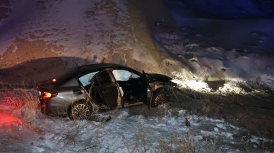 nevşehir'de kontrolden çıkan otomobil kayaya çarparak durabildi