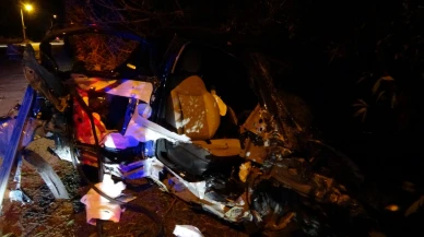 Antalya'da alkollü sürücü kaza yaptı: Otomobil hurdaya döndü