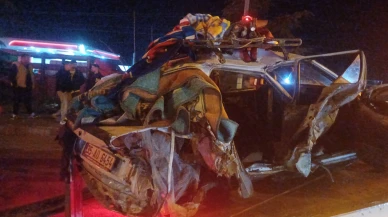 Salihli'de trafik kazası: 2 otomobil hurdaya döndü, 7 kişi yaralandı