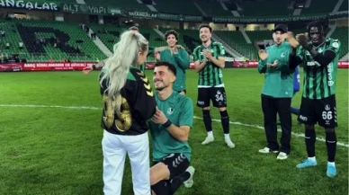 Sakaryaspor - Yeni Malatyaspor maçında sahada sürpriz evlilik teklifi