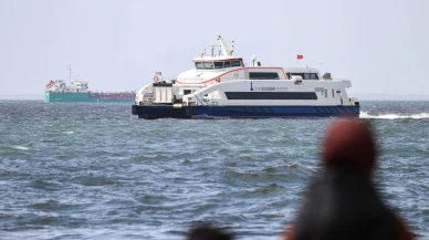 İzmir'de deniz ulaşmında seferler iptal ediliyor: Şiddetli rüzgar şehri esir aldı