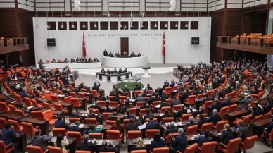 Bayrak polemiği TBMM'de gerginliği tırmandırdı