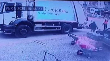 Karasu belediyesi'ne ait çöp kamyonu 70 yaşındaki adamı ezdi: Feci kaza kamerada