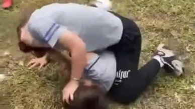 Kız öğrenciler saç saça kavga etti: O anlar kamerada