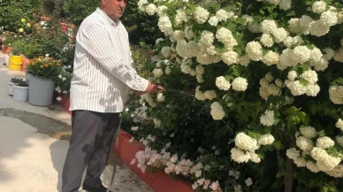 İmam Ali Arslan'ın çiçeklerle donattığı cami: Cemaatin huzur bulduğu bir mekan