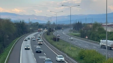 Bayram dönüşü çileye döndü: Anadolu Otoyolu Düzce geçişinde trafik kilitlendi