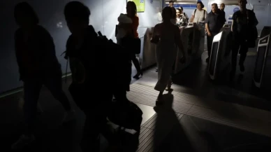 İspanya ve Portekiz'de dev elektrik kesintisi: Ulaşım ağı felç oldu, vatandaşlar endişeli bekleyişte