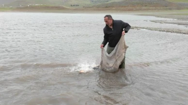 Elazığ'da kaçak avcılığa büyük darbe: 2 bin 500 metre ağ ve 500 kilo canlı balık ele geçirildi