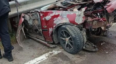 Kontrolden çıkan otomobil bariyerlere saplandı: 2 ağır yaralı